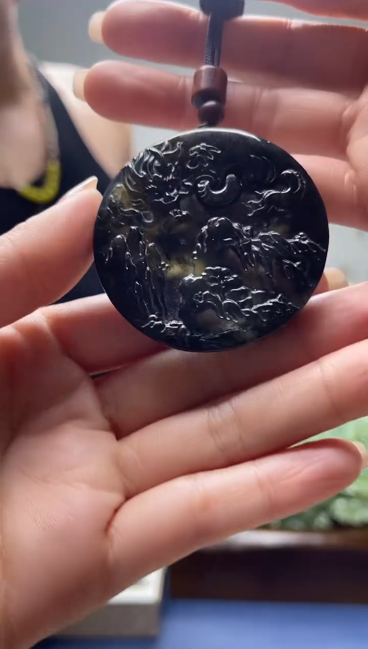 未镶嵌岫玉颈饰`