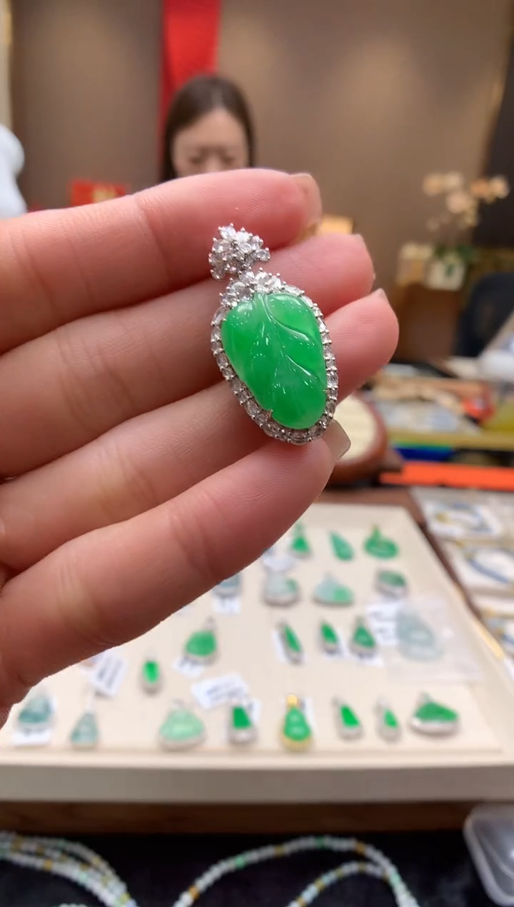 【闪购商品】翡翠颈饰18K金镶嵌叶子