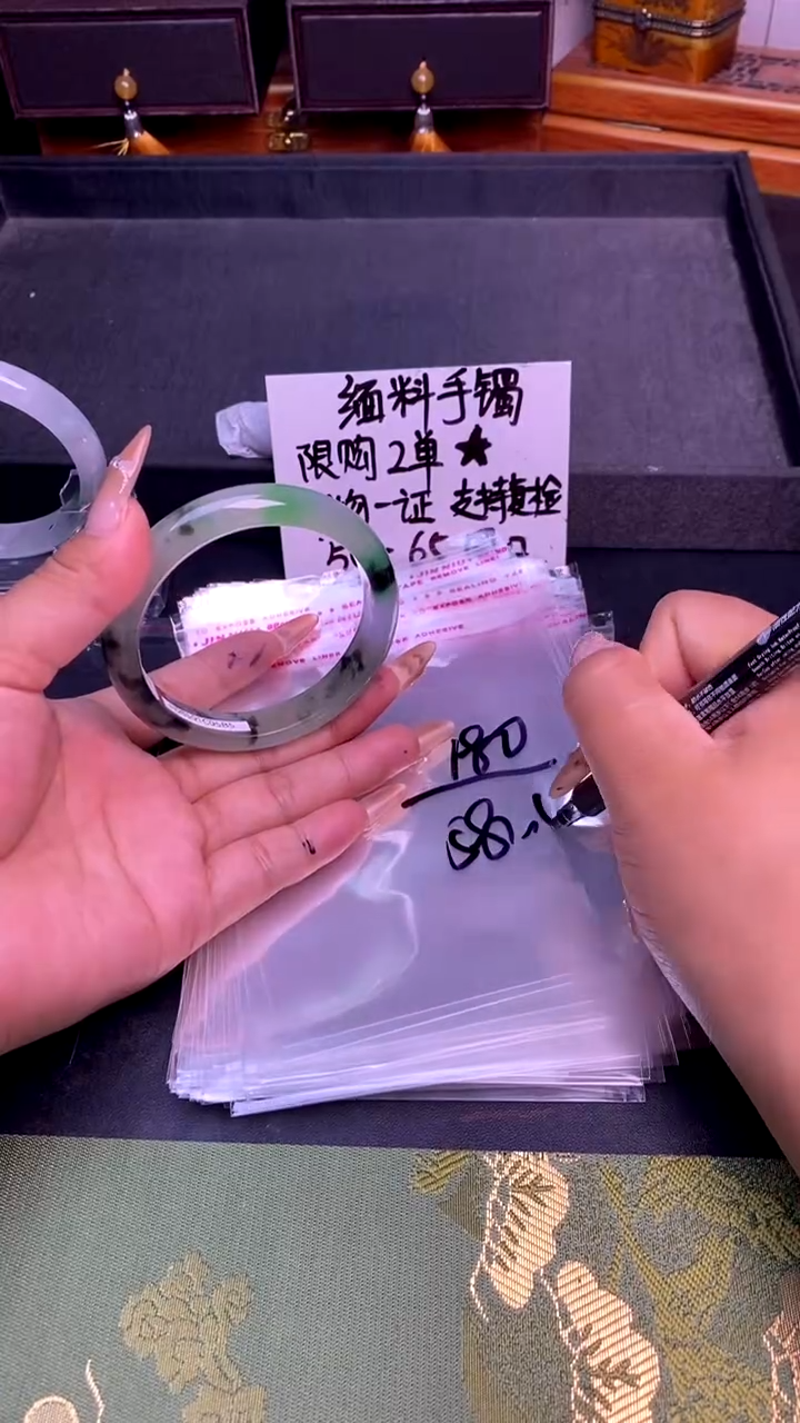 时尚女款缅料手镯180