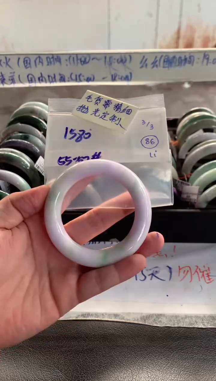 【闪购商品】定制翡翠未镶嵌手镯毛货需精细抛光+多人+1580元