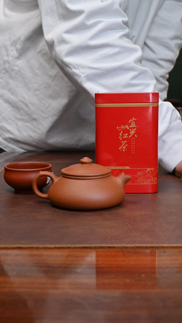 【闪购商品】紫砂茶壶红黄泥鱼趣二式160cc