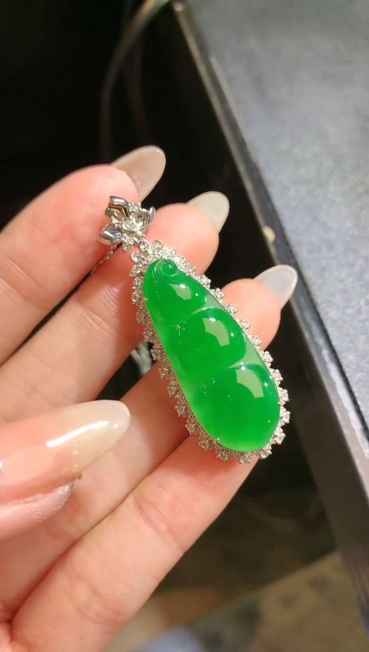 【闪购商品】翡翠吊坠(不含链)18K金镶嵌89-豆子