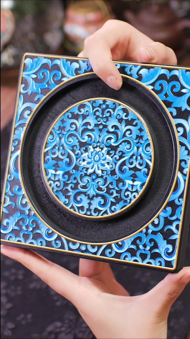 壹藏贰宝蓝宝相图案小壶承