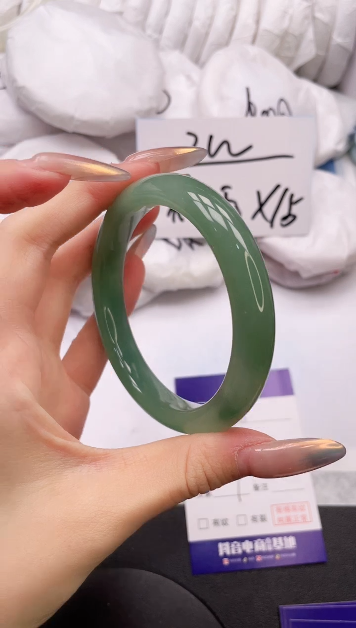 【闪购商品】石英质玉手镯未镶嵌12K198-59