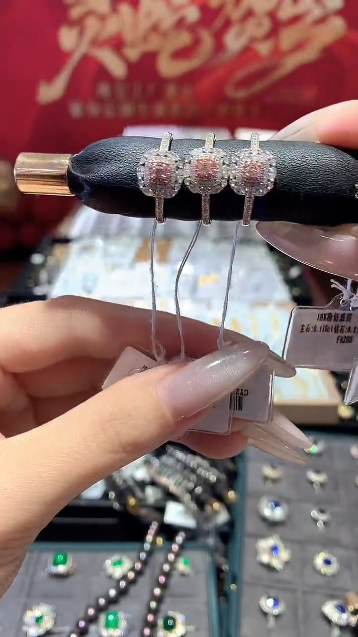 【闪购商品】钻石戒指18K金镶嵌钻石戒指多样性发一