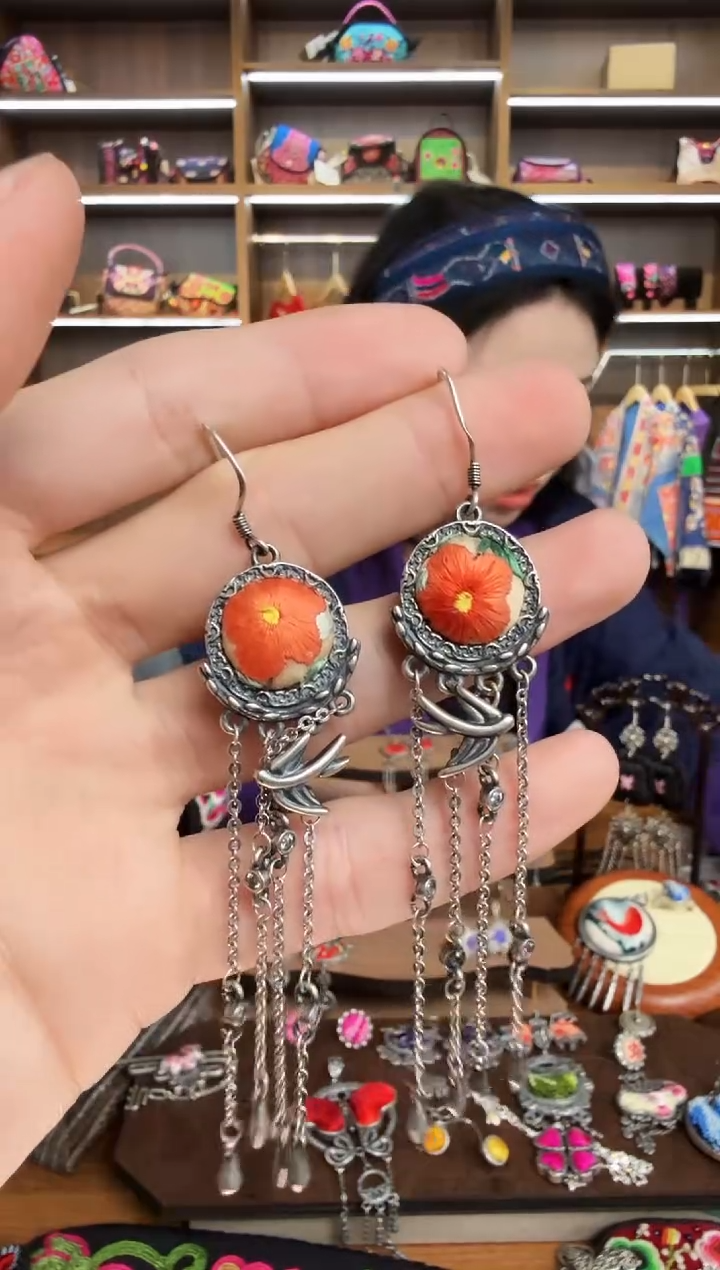 【闪购商品】织绣208蒙阿苏苗绣传承