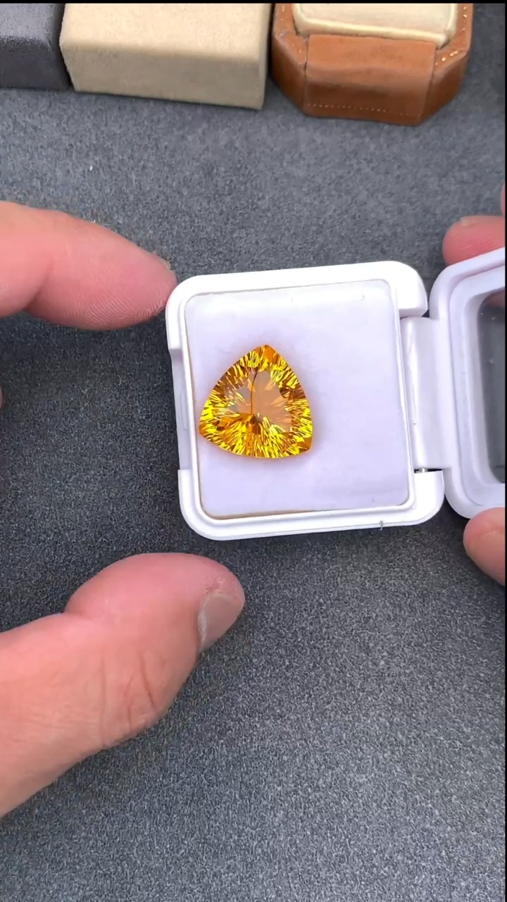 【闪购商品】黄晶裸石未镶嵌14.28克拉