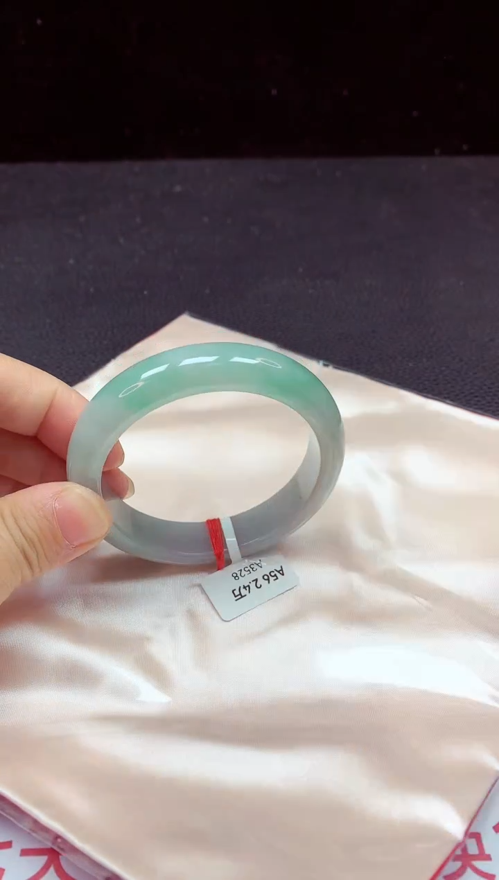 【闪购商品】翡翠手镯未镶嵌镯子56+