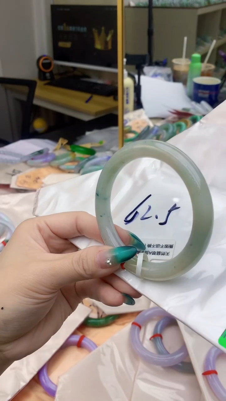 【闪购商品】翡翠手镯未镶嵌0951236160