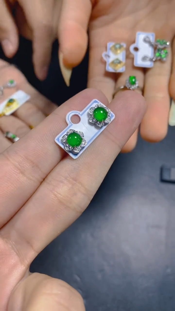 【闪购商品】翡翠耳饰未镶嵌0950769619多样性发一