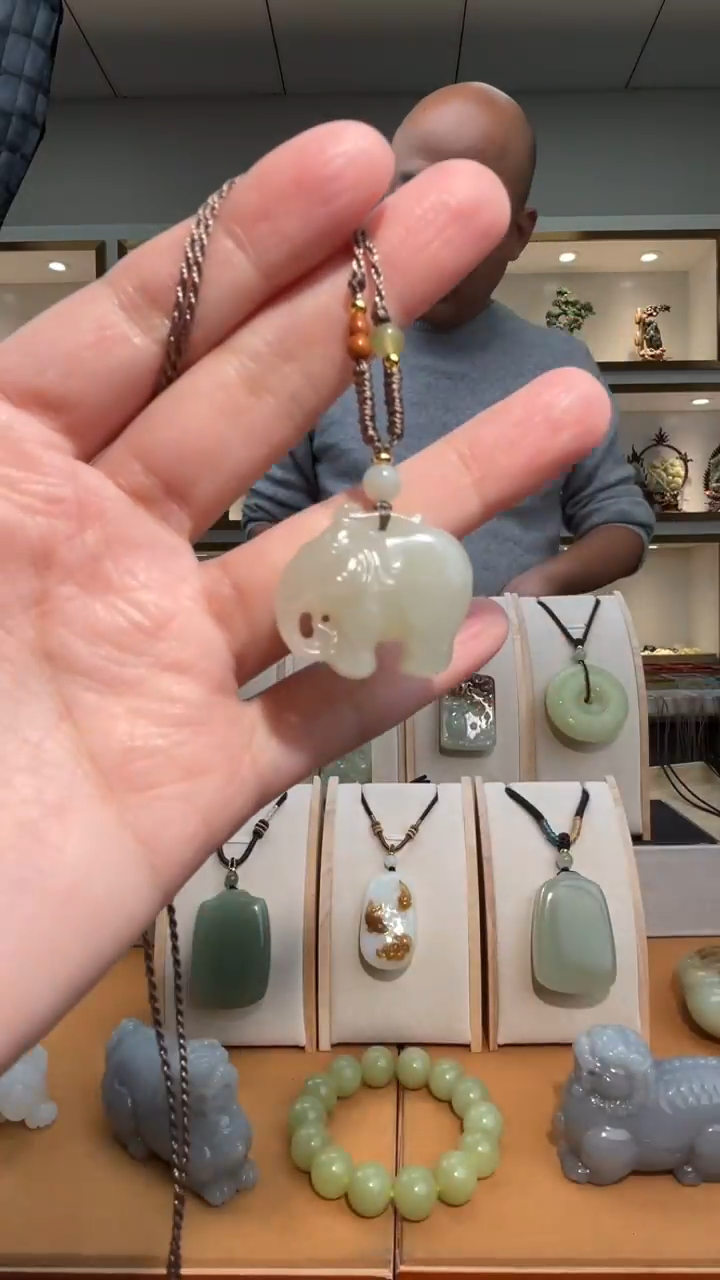 颈饰未镶嵌和田玉苏