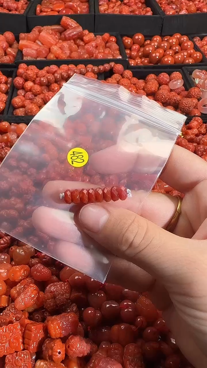 颈饰未镶嵌南红玛瑙1