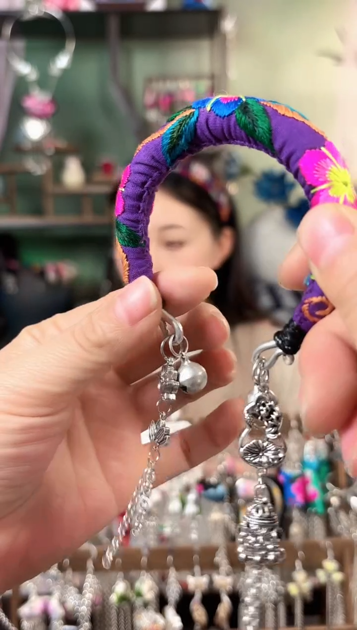 彩云南阁非遗老绣饰品720*