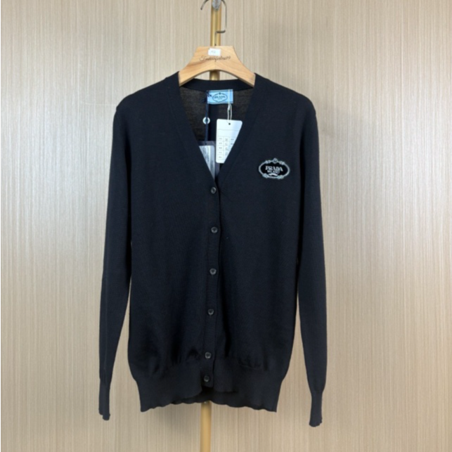 99新 Prada/普拉达 黑色字母徽标羊毛开衫 40 15796539