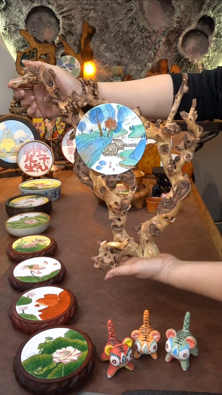 陶瓷釉上彩瓷片金丝红木摆台