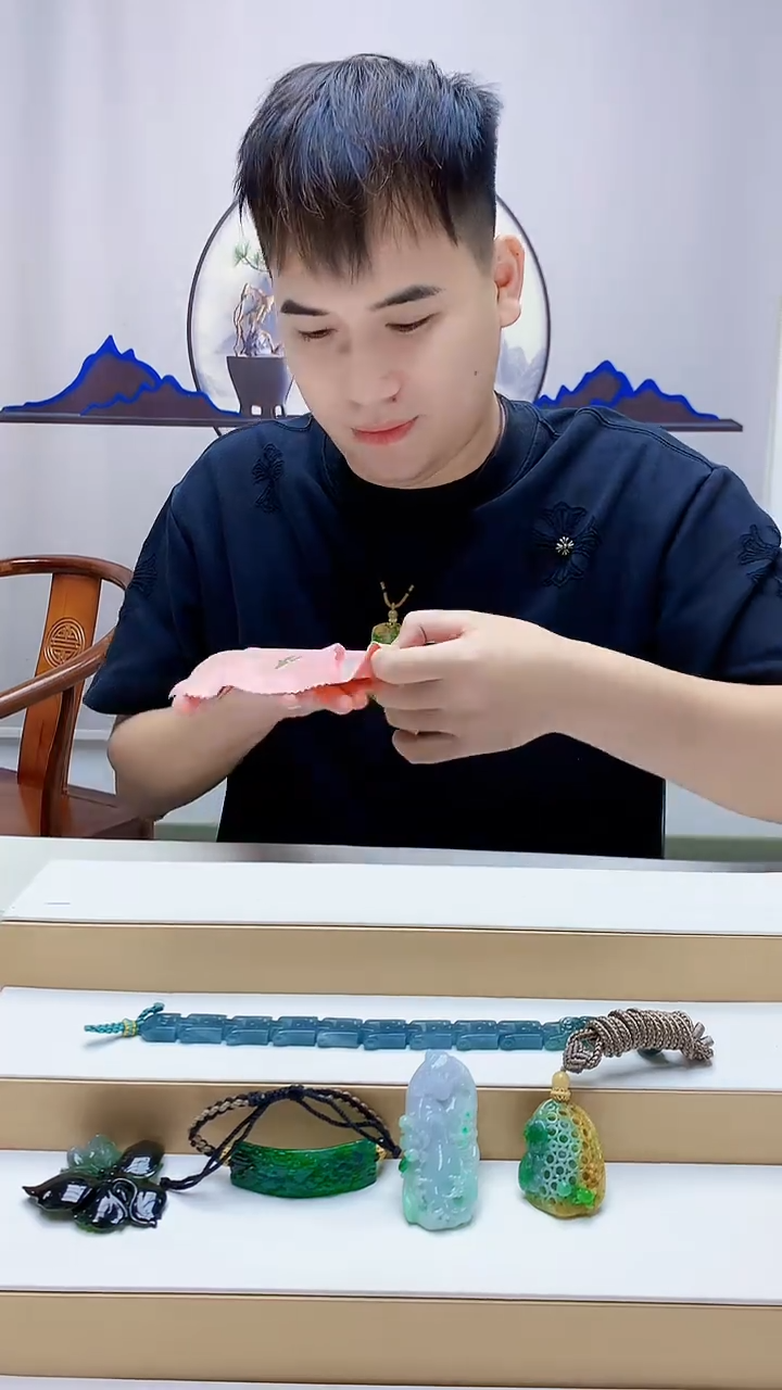 未镶嵌定制翡翠盛***理4868zm-毛货挂件