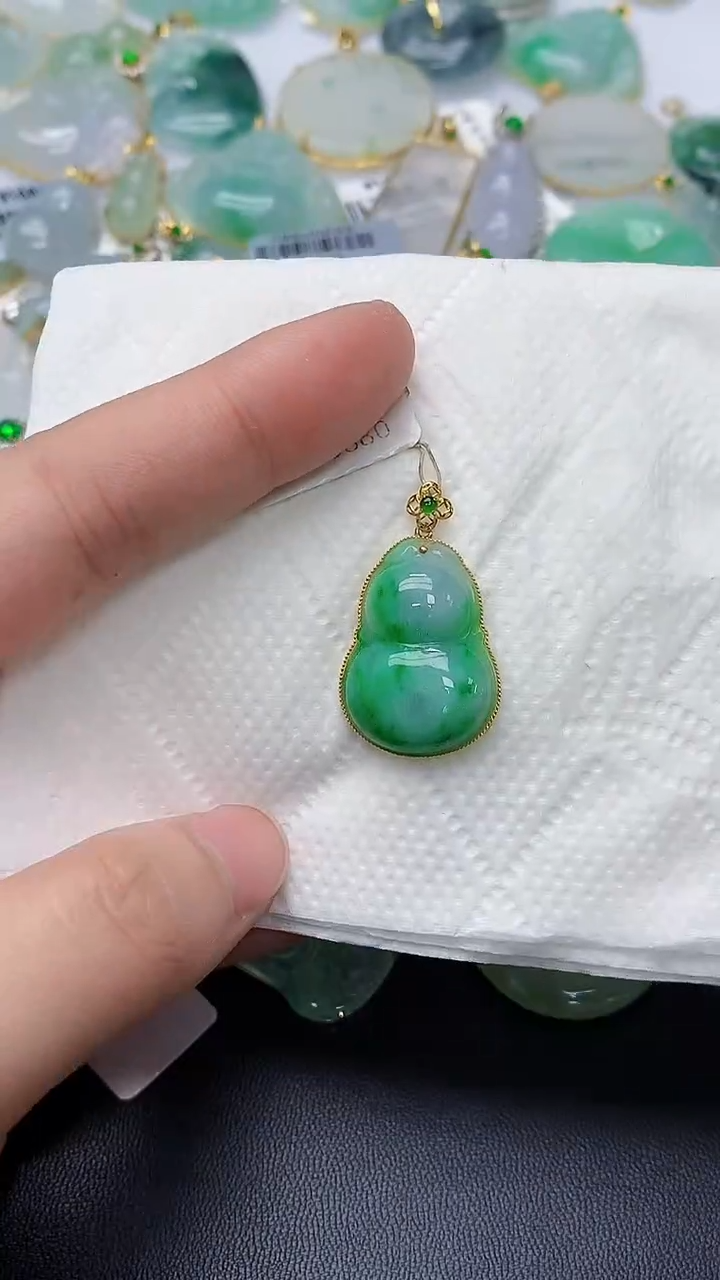 颈饰18K金镶嵌翡翠天然缅甸A货百元以上9元证书费自理
