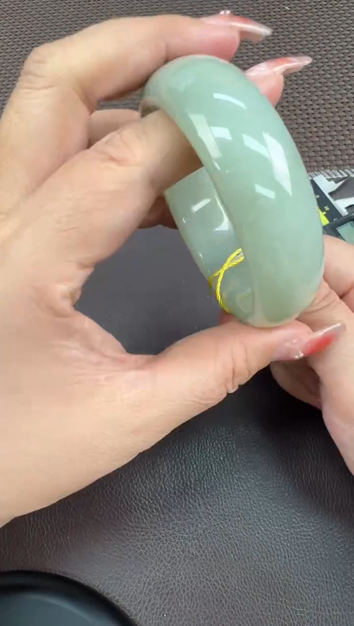 【闪购商品】和田玉手镯未镶嵌60