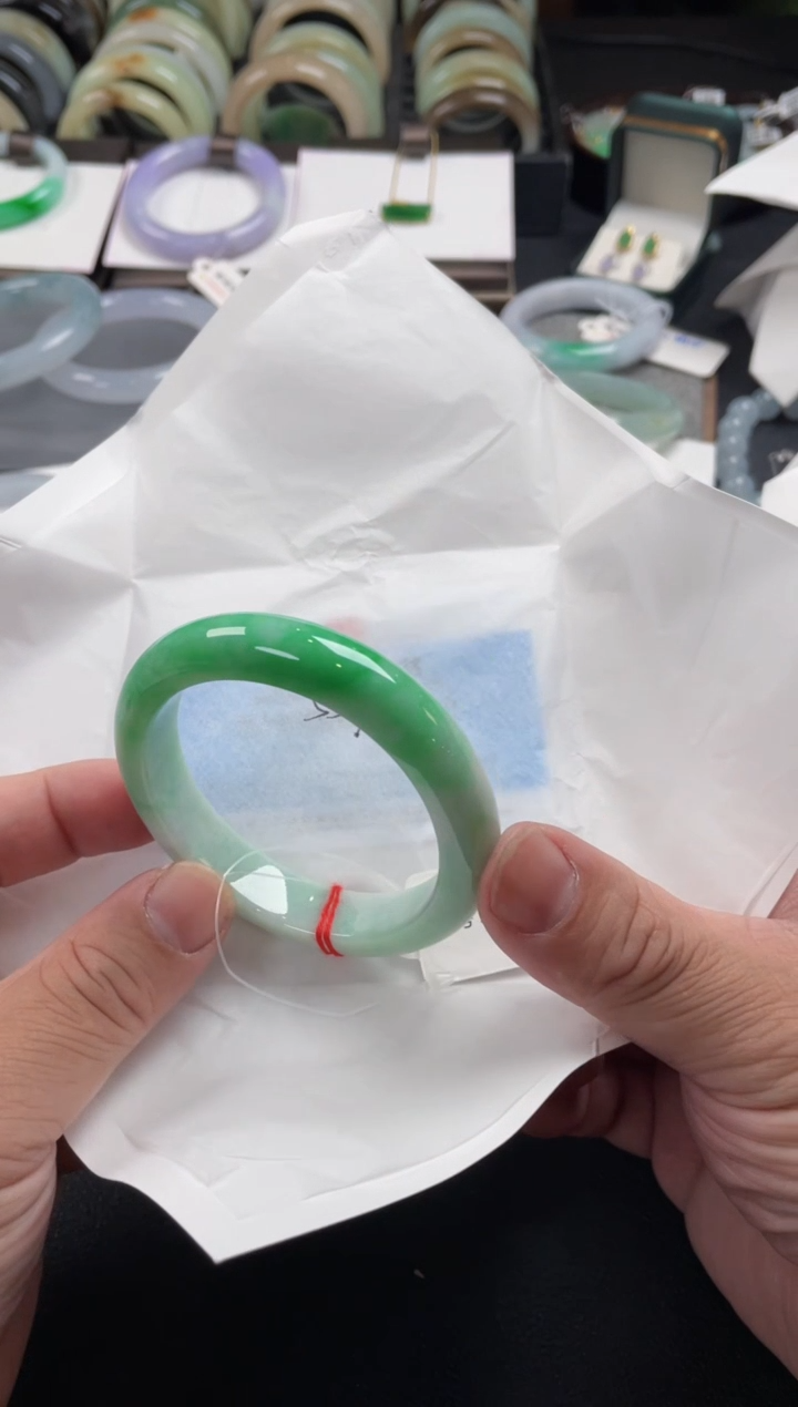 【闪购商品】翡翠手镯未镶嵌56圈口