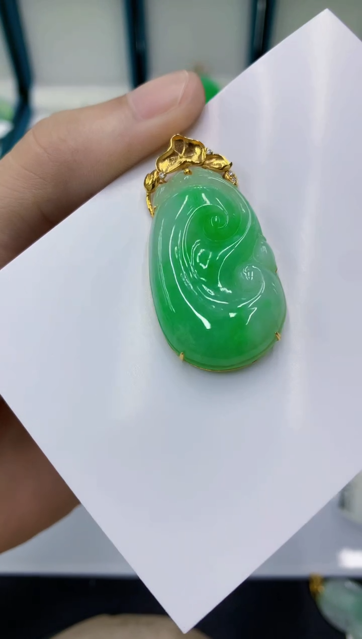 颈饰18K金镶嵌翡翠翡翠
