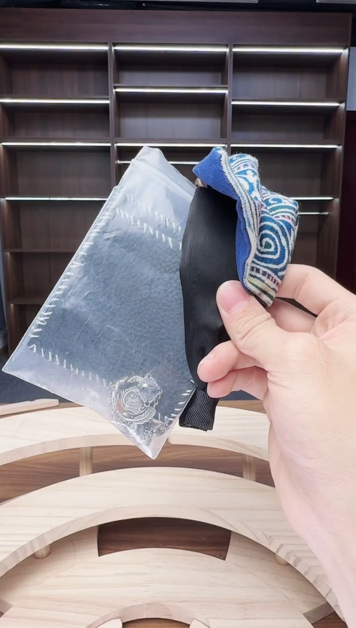 织绣8蒙阿苏苗绣传承