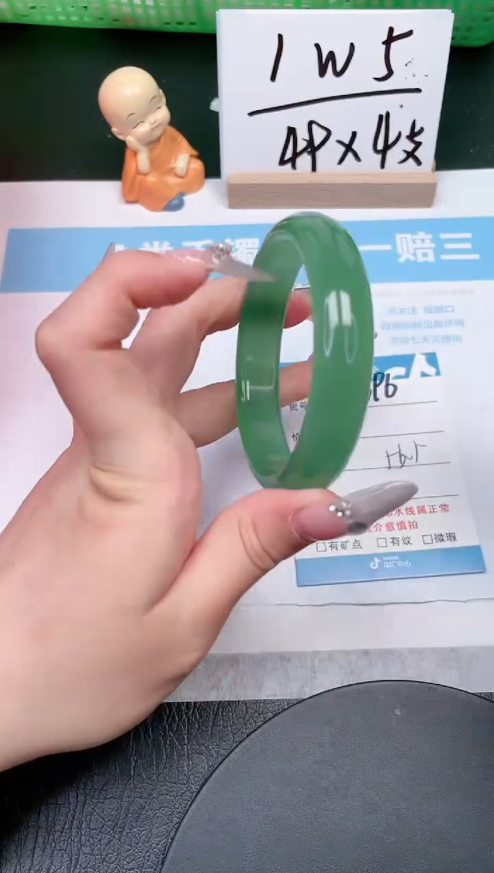 【闪购商品】石英质玉手镯未镶嵌396-56.5