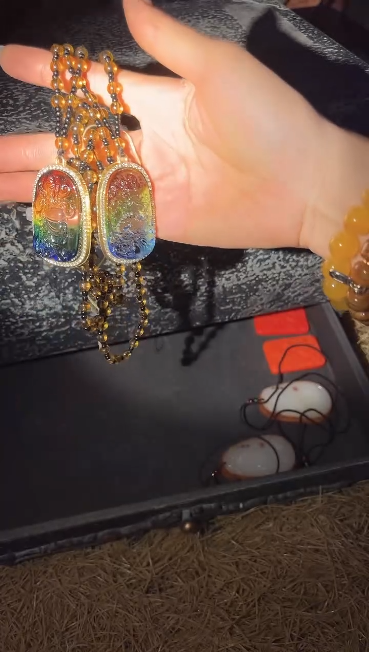 【闪购商品】【闪购商品】【闪购商品】多彩龙牌和二爷项链两个