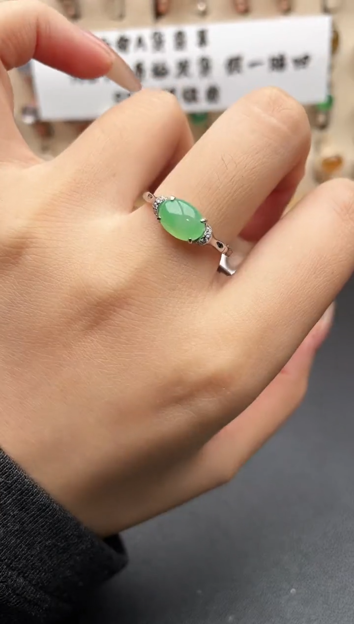 银S925镶嵌戒指翡翠一物一证一礼盒