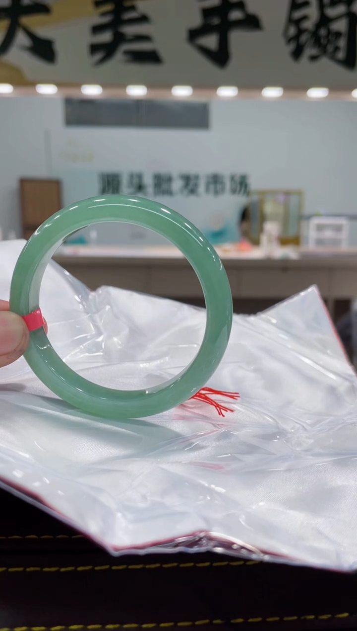 【闪购商品】翡翠手镯未镶嵌手镯