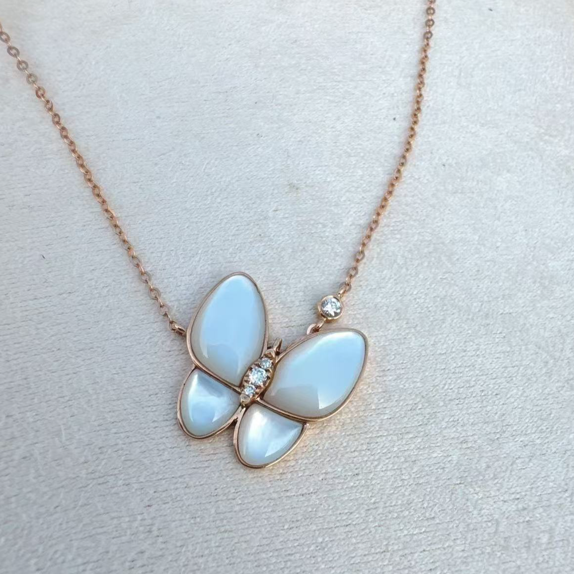 18K金蝴蝶贝母时尚套链