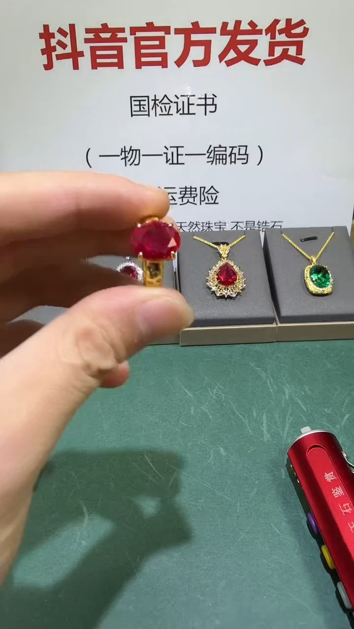 18K金镶嵌戒指红宝石1