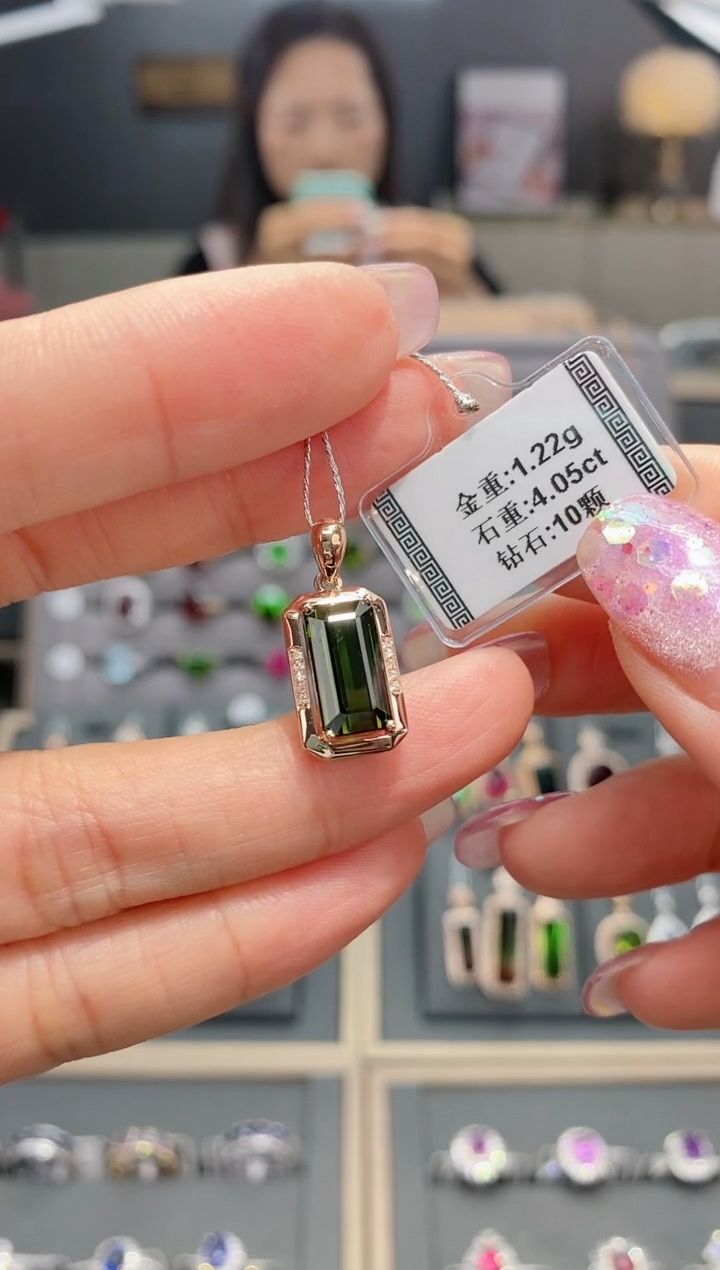 【闪购商品】碧玺颈饰18K金镶嵌4.05   