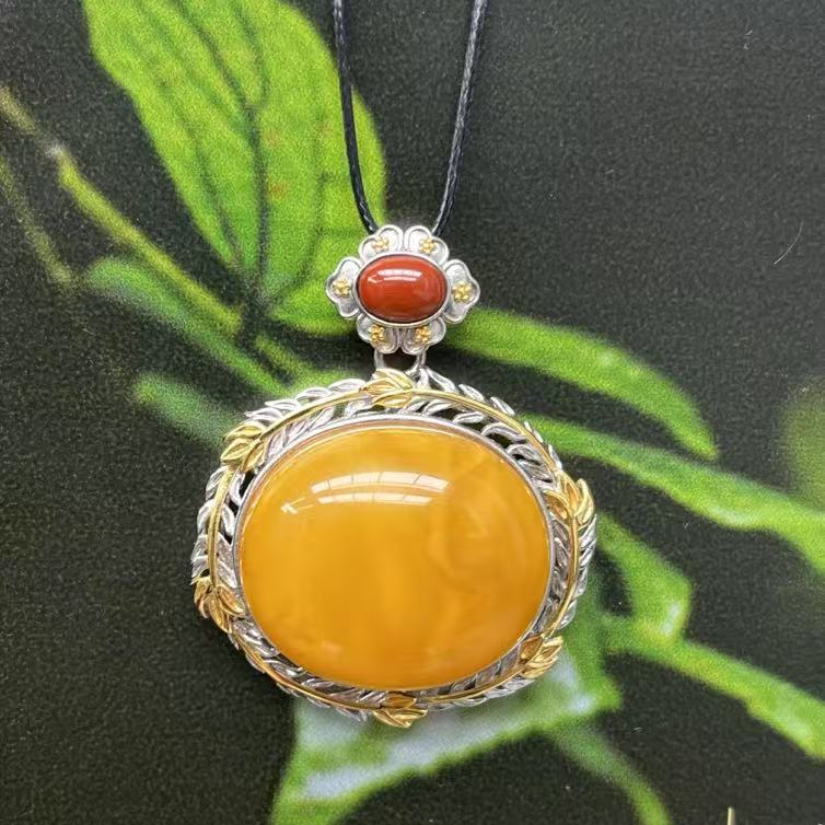 蜜蜡吊坠银S925镶嵌12-13克，假一罚十发一件