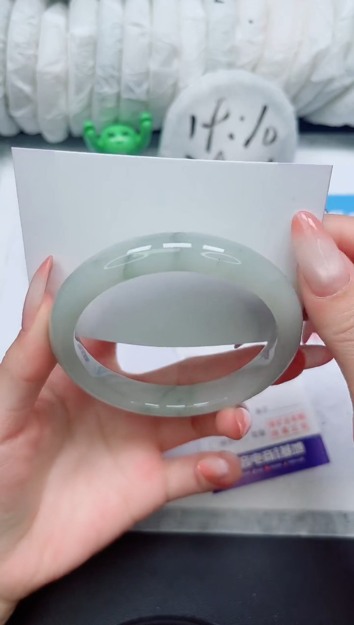 【闪购商品】石英质玉未镶嵌手镯68