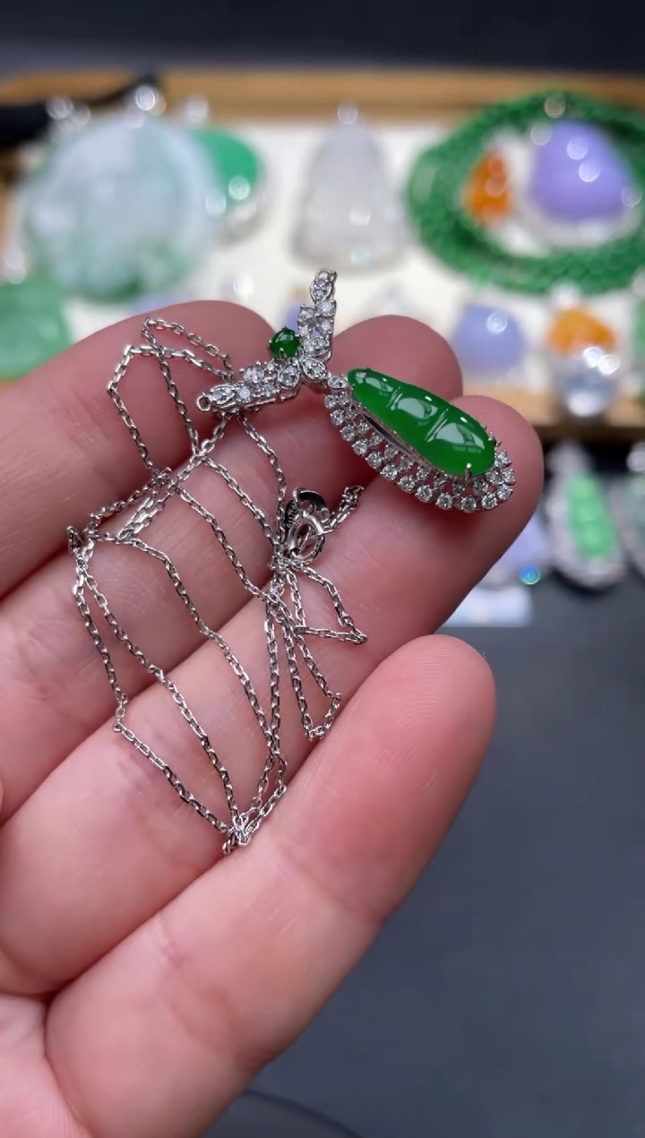 翡翠18K金镶嵌颈饰80---春日珠宝