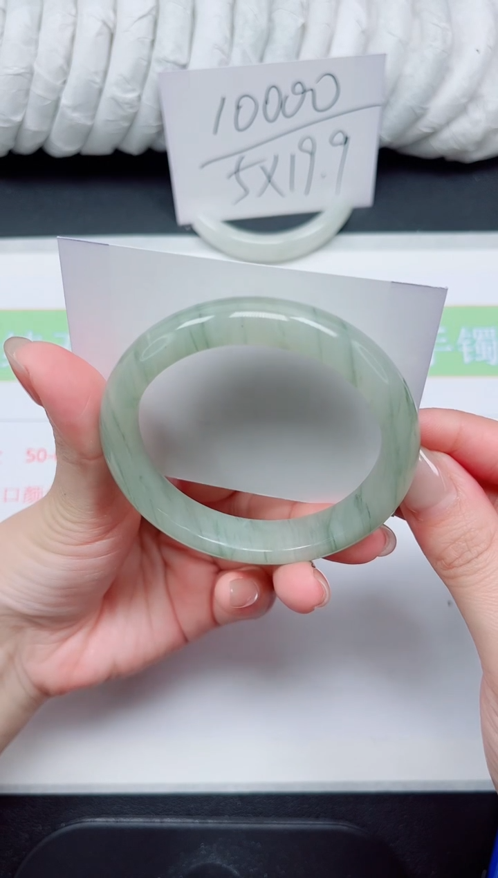 【闪购商品】石英质玉手镯未镶嵌94-56.6