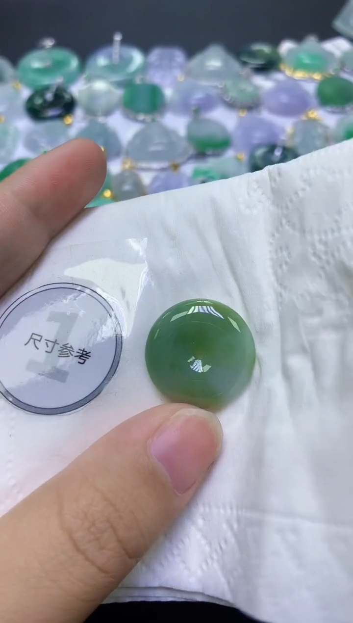 翡翠未镶嵌颈饰天然缅甸翡翠A货