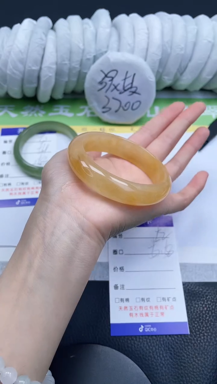 【闪购商品】石英质玉手镯未镶嵌A52-57+