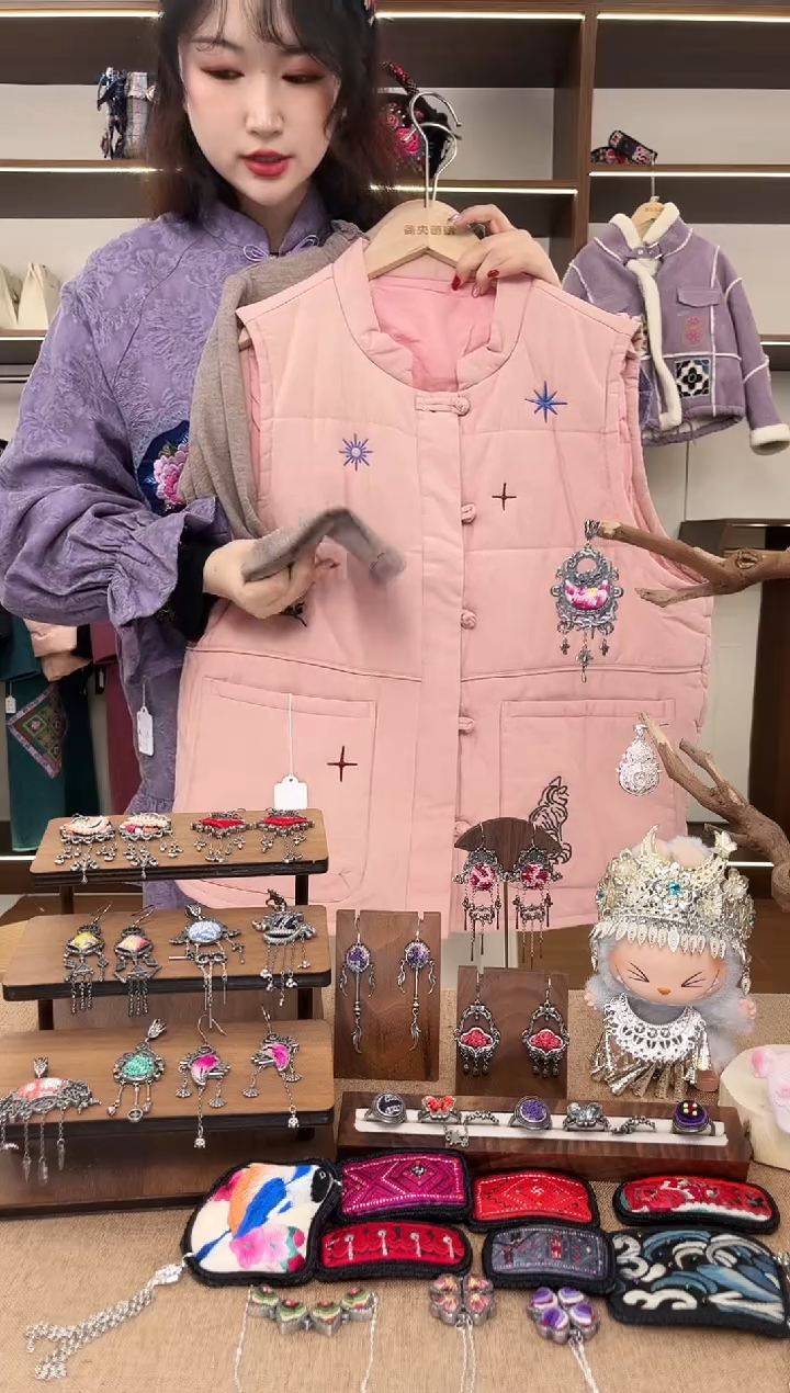 织绣A40黔东南苗族刺绣  2件