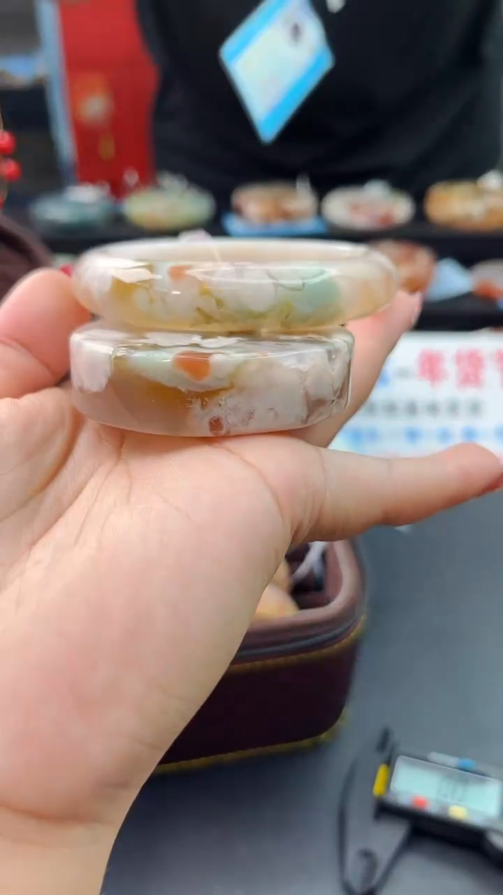 【闪购商品】石英质玉手镯未镶嵌赠送镯心（60圈口）
