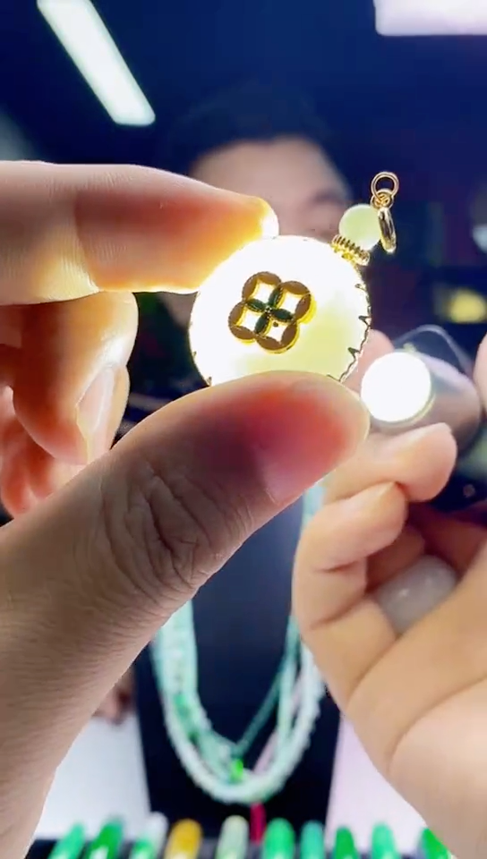 翡翠未镶嵌颈饰翡翠13