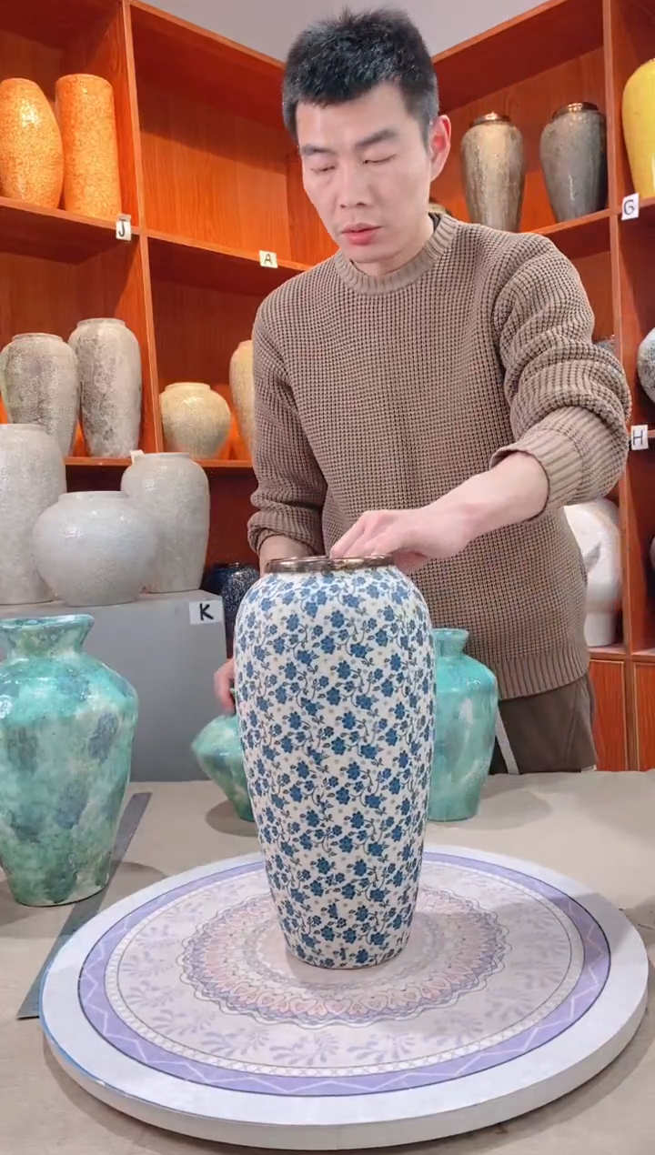 【闪购商品】瓶白底小兰花 大号  陶瓷花瓶 无花