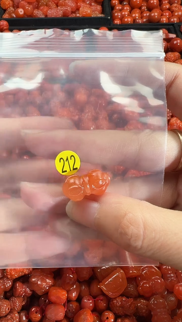 颈饰未镶嵌南红玛瑙1