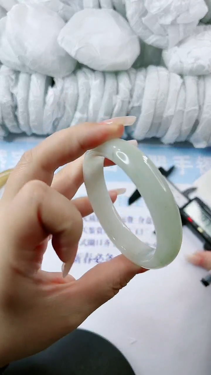 【闪购商品】石英质玉手镯未镶嵌0984673222-多样性发货