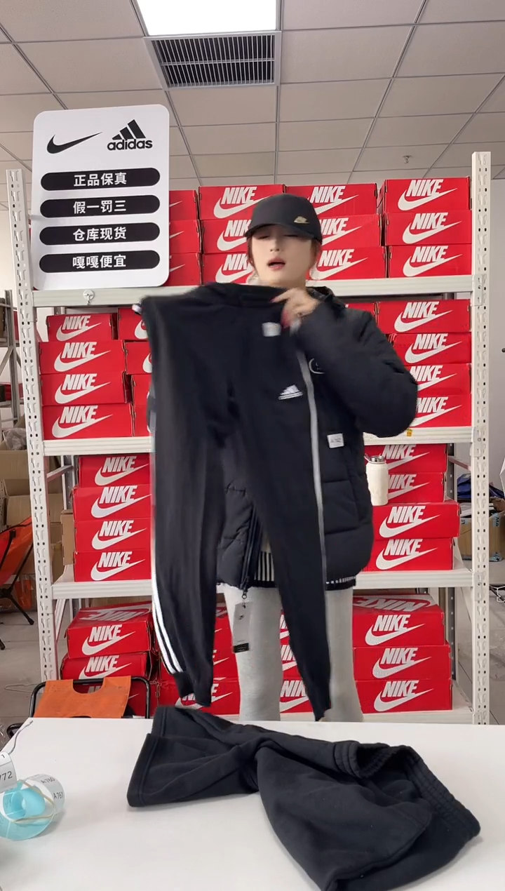 编码712闪购尺码170  adidas/阿迪达斯卫衣卫裤以直播间过款为主