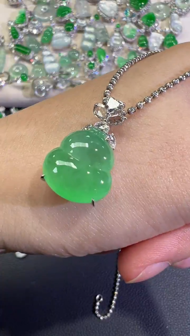 吊坠(不含链)18K金镶嵌翡翠沐*B348|49800