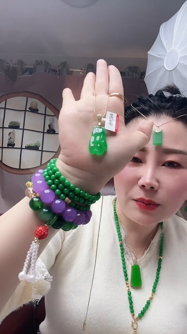 【闪购商品】翡翠颈饰14K金镶嵌佛手