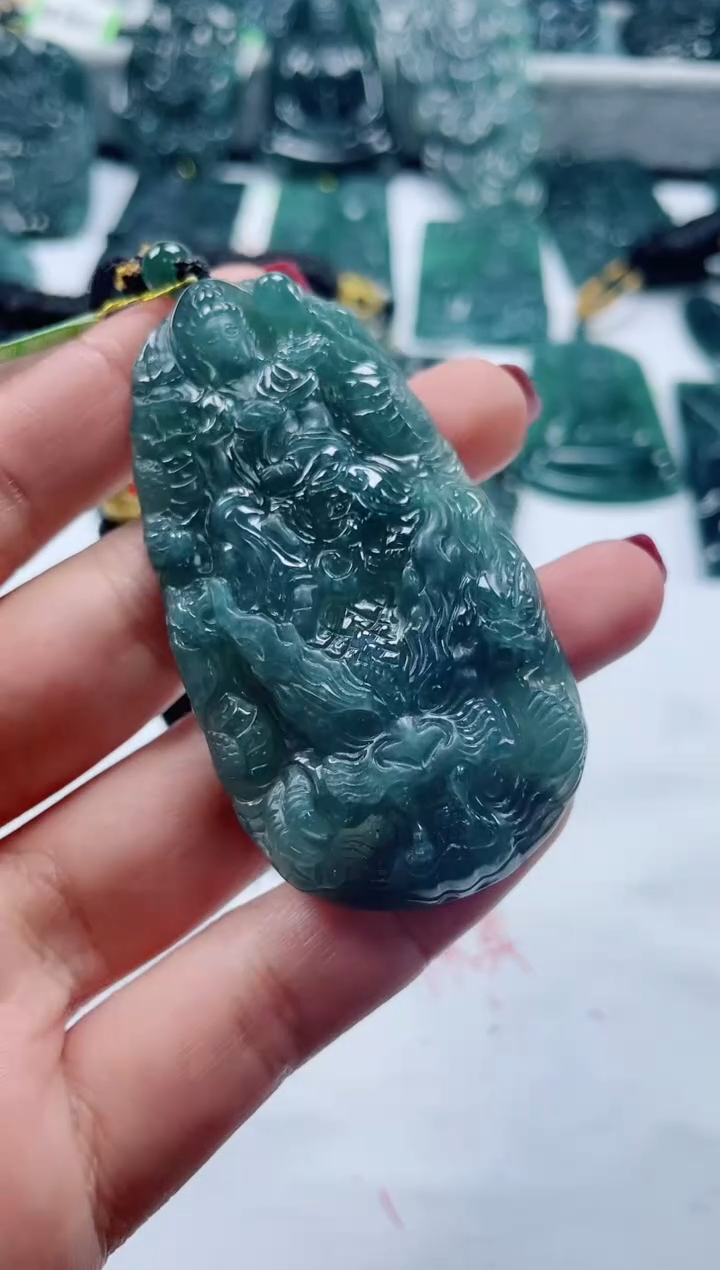 【闪购商品】翡翠颈饰未镶嵌          