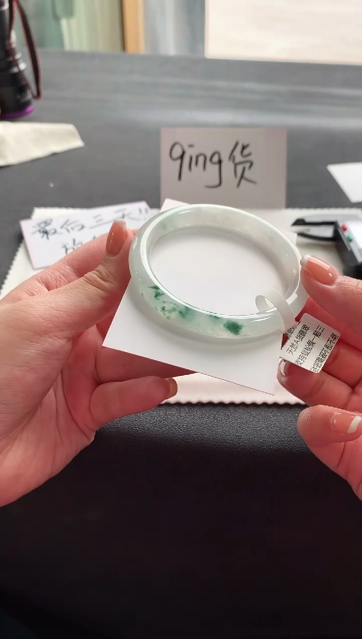 【闪购商品】翡翠手镯未镶嵌54圆条Y698买断
