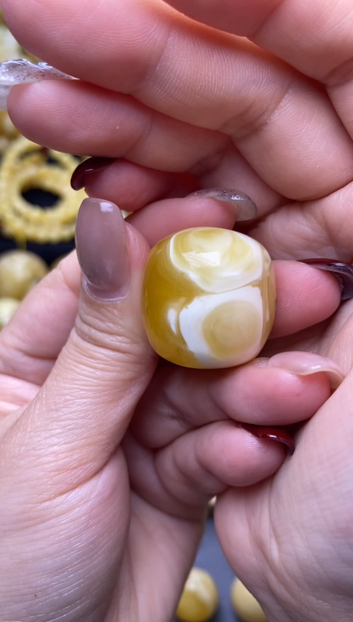 【闪购商品】琥珀裸石未镶嵌月.35